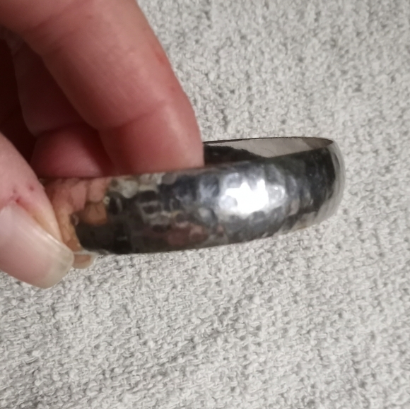 Silvertone hammered Bangle bracelet - Picture 1 of 5